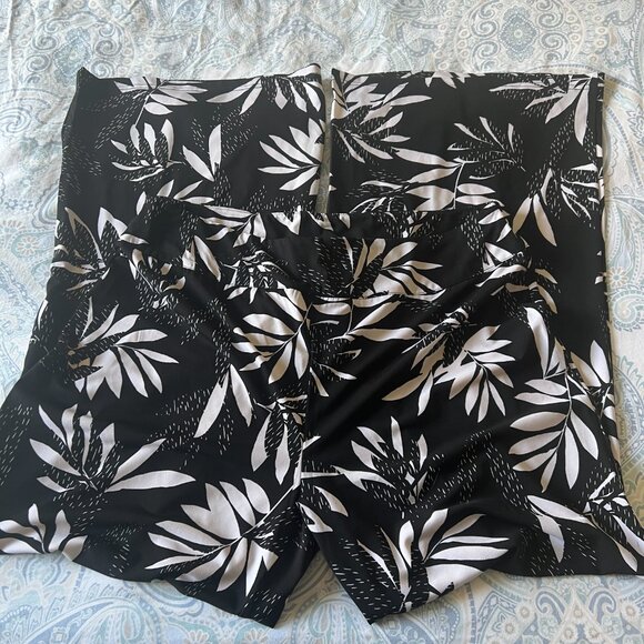 Arna York - Pull On Wide Leg Jersey Knit Pants - Black and White Palm - 1X - Picture 4 of 5